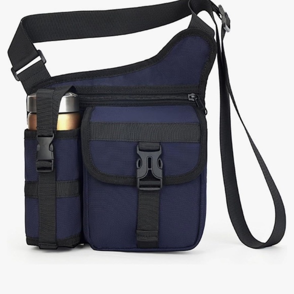 Stylish and functional navy blue crossbody bag for hiking - Picture 3 of 4